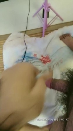 年方二十身怀六甲，挺着个大肚子还要伺候渣男，洗干净逼逼上床给渣男深喉大鸡巴，暴力抽插粉穴，直接干内射 截图5