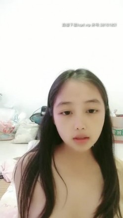 年方二十身怀六甲，挺着个大肚子还要伺候渣男，洗干净逼逼上床给渣男深喉大鸡巴，暴力抽插粉穴，直接干内射 截图12