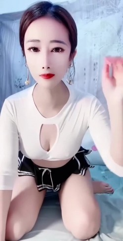骚逼主播【私人老师】不愧是楼凤,口活干炮一条路,业务很熟练,掰逼展示,裸舞诱惑,眼镜妹骚啊 截图1