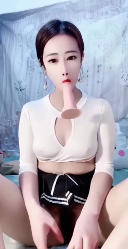 骚逼主播【私人老师】不愧是楼凤,口活干炮一条路,业务很熟练,掰逼展示,裸舞诱惑,眼镜妹骚啊 截图5