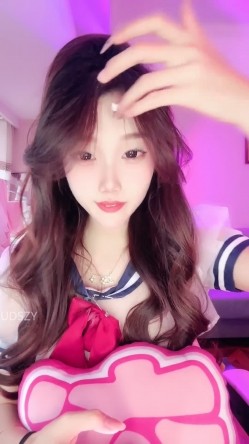 ️神级女神【董小姐】高端女神！模特身材~裸舞~道具自慰~白浆直流！ 截图1