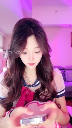 ️神级女神【董小姐】高端女神！模特身材~裸舞~道具自慰~白浆直流！ 截图2