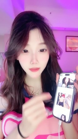️神级女神【董小姐】高端女神！模特身材~裸舞~道具自慰~白浆直流！ 截图9