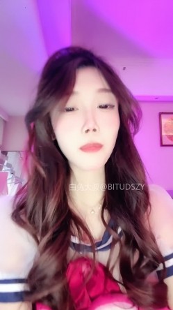 ️神级女神【董小姐】高端女神！模特身材~裸舞~道具自慰~白浆直流！ 截图15