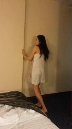酒店美女骚起来真的受不了 睡衣诱惑也想让女友穿着发骚扭动绝对很操啊，真会玩弄吞吐鸡巴1080[高清 截图7