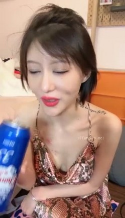 爱喷水的短发美女~【美少妇】前凸后翘~性感撩人~好骚啊~水超级多，竟然装了小半盆子！ 截图12