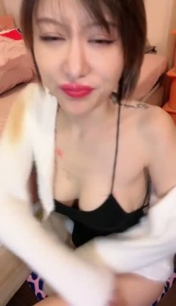 爱喷水的短发美女~【美少妇】前凸后翘~性感撩人~好骚啊~水超级多，竟然装了小半盆子！ 截图16