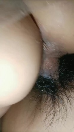特写无套打桩白浆四溅，阴毛上全是，大战熟女女上位啪啪，最后插菊花 截图4