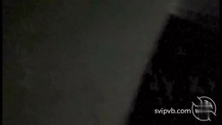 征服21岁叛逆表妹 第一次后入插表妹 表妹的逼很浅，所以很容易插得深 从下面的视角拍后入真的难拍 后面特写镜头真的看一次硬一次 截图4