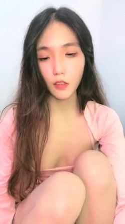 年末来了个王炸 曾经面试过北影的极品大美女【冷冷要命】脸蛋精致高级，气质一流，蝴蝶逼模特身材黑丝，完美女神必看 截图1