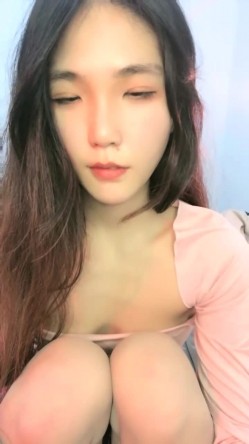 年末来了个王炸 曾经面试过北影的极品大美女【冷冷要命】脸蛋精致高级，气质一流，蝴蝶逼模特身材黑丝，完美女神必看 截图5