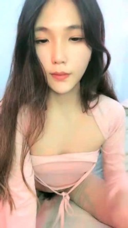 年末来了个王炸 曾经面试过北影的极品大美女【冷冷要命】脸蛋精致高级，气质一流，蝴蝶逼模特身材黑丝，完美女神必看 截图16