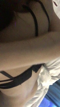 曾火爆全网，学院派女神，颜值高身材好，与大神花样露脸性爱自拍 截图5