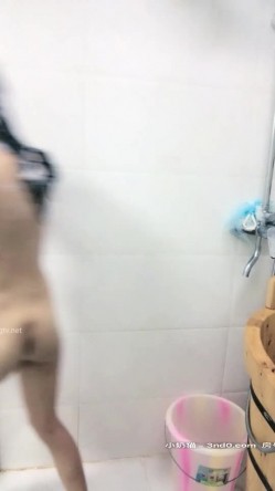 小奶猫 姬野 大奶少妇洗澡全程被拍，两盏车灯太耀眼了，奶子一蹦一跳的特别辣眼睛 截图5