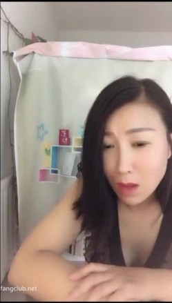 【真●喷水】【申爱】御姐轻熟女露奶抠逼喷水大秀，撸之 截图4