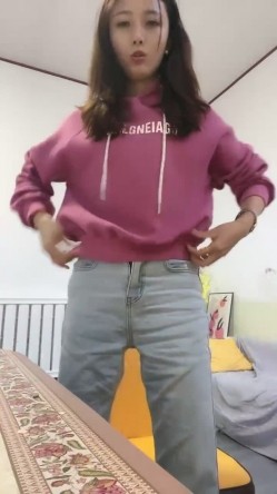 极品30岁小少妇~良家兼职，【终于尼】，全裸抠逼自慰 超爽，家中，真实刺激，骚气侧漏撩人尤物 截图4