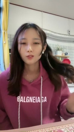 极品30岁小少妇~良家兼职，【终于尼】，全裸抠逼自慰 超爽，家中，真实刺激，骚气侧漏撩人尤物 截图9