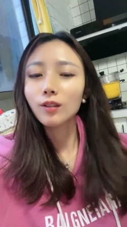 极品30岁小少妇~良家兼职，【终于尼】，全裸抠逼自慰 超爽，家中，真实刺激，骚气侧漏撩人尤物 截图10