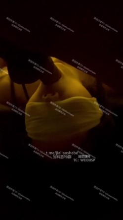 重口警告！把堂妹调教成为吃精液和尿液母狗！妹妹的精液食物吃播「Jojo九九」蒙面小母狗第一次口爱调教深喉口爆 截图9
