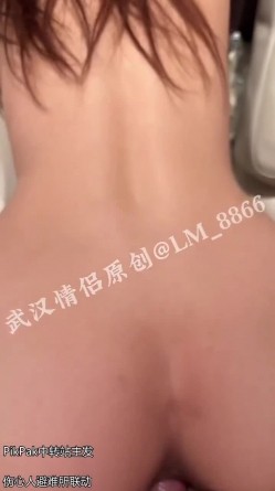 多人淫乱盛宴『027武汉情侣(LM_8866)』两个小母狗脸对脸被单男多人前后输出 极度淫骚 截图8