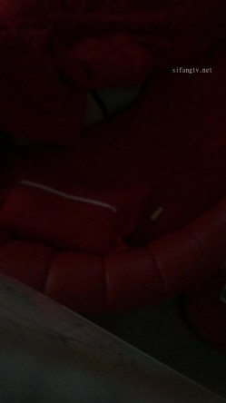 换妻俱乐部流出-绿帽老公带着老婆和其他男人玩3P,4P完美露脸 截图3