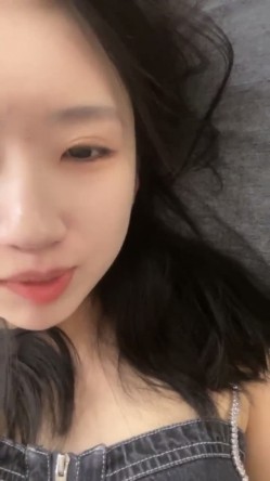 重磅！兄弟们！最正宗校花来啦，【麻辣香锅】，大学生的肉体就是诱人，黑乎乎的阴毛湿漉漉，真是个淫荡的小骚货！ 截图1