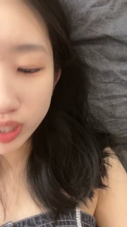 重磅！兄弟们！最正宗校花来啦，【麻辣香锅】，大学生的肉体就是诱人，黑乎乎的阴毛湿漉漉，真是个淫荡的小骚货！ 截图3