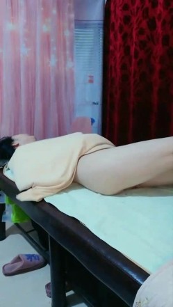 私人推油按摩养生店小伙技师给白肤美少妇拔罐推背给贱货搞出感觉来了主动要吃J8翻身女上位爽个痛快 截图9