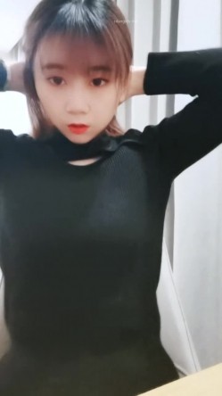 美少女，强烈推荐，【乔公主】校花女神~!清纯可爱~沐浴~抠逼掰穴~流白浆~喷鼻血，刺激 截图15