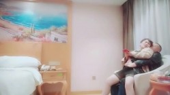 大叔与阿姨幽会，被强力抠逼，这一手好力气，高潮高潮不断！ 截图3