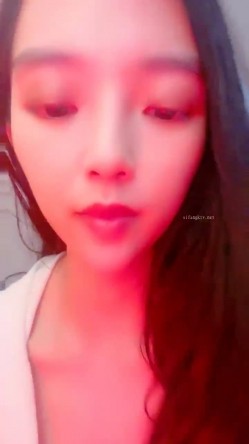高颜值身材极好的美少女 全裸诱惑杀伤力超强 巨奶尤物 掰穴自慰等有缘大屌来入侵 撸点满满 截图10