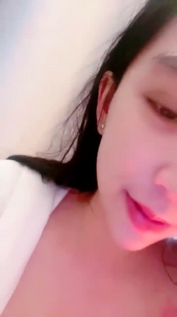 高颜值身材极好的美少女 全裸诱惑杀伤力超强 巨奶尤物 掰穴自慰等有缘大屌来入侵 撸点满满 截图11
