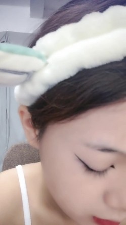 颜值爆表的女神！【糖卷卷】气质极其高，扛不住土豪大哥金钱的诱惑，满分大白兔，让人看了流口水 截图1