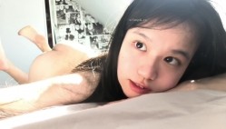 极品大眼睛纯欲萌妹【小兔绵绵】最新付费私拍，露脸性爱自慰，年龄不大小母狗属性已经爆表了 截图7