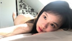 极品大眼睛纯欲萌妹【小兔绵绵】最新付费私拍，露脸性爱自慰，年龄不大小母狗属性已经爆表了 截图12