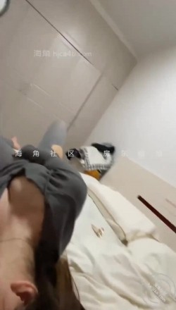 强奸后续 房东姐姐无防备拍抖音 被我按在床上狂肏两炮 最后没忍住内射 甩了我一巴掌 截图5