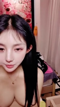 外围清秀女神~【小野猫】酒店偷拍约炮粉丝+道具自慰喷水 截图16