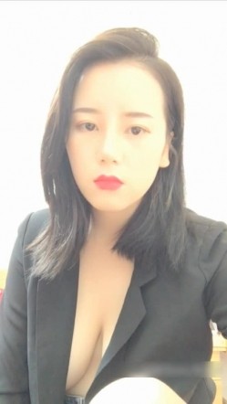 巨乳极品少妇第一次黄播 一对世间罕有吊钟乳粉粉的乳头 身材没得说绝对 截图1