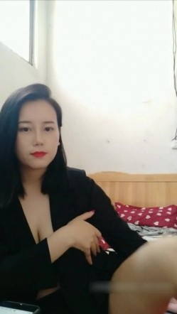 巨乳极品少妇第一次黄播 一对世间罕有吊钟乳粉粉的乳头 身材没得说绝对 截图12