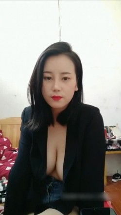 巨乳极品少妇第一次黄播 一对世间罕有吊钟乳粉粉的乳头 身材没得说绝对 截图16