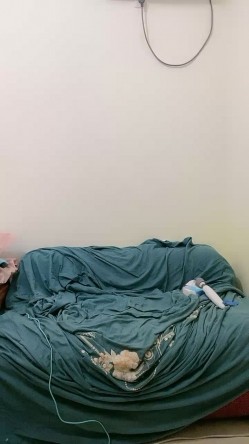 良家小少妇露脸一个人在家陪狼友发骚，丝袜高跟诱惑尿尿给你看，道具玩弄骚穴和阴蒂，浪叫呻吟自己抠真骚啊 截图13
