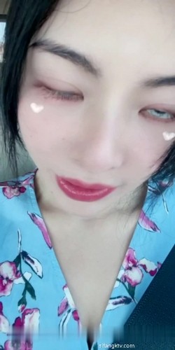 【最新流出】极品豪乳网红女神『谭晓彤』大尺度付费户外私拍流出 开车露豪乳 露逼户外发骚 极度超诱惑 高清720P版 截图8