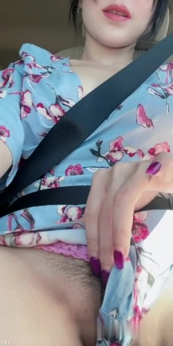 【最新流出】极品豪乳网红女神『谭晓彤』大尺度付费户外私拍流出 开车露豪乳 露逼户外发骚 极度超诱惑 高清720P版 截图12