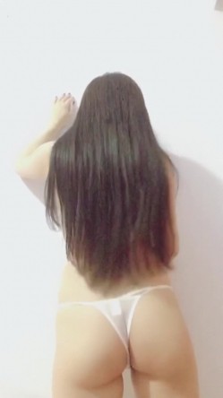 最新爆乳网红美少女瑶儿首次VIP版新作竟如此大尺度 36D爆乳激情展示 骑坐假D淫声浪叫 高清720P原版无水印 截图6