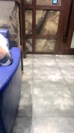 骚气纹身少妇KTV厕所啪啪大战 深喉口交后入猛操最后颜射非常诱人 截图1
