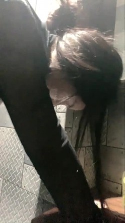 骚气纹身少妇KTV厕所啪啪大战 深喉口交后入猛操最后颜射非常诱人 截图10