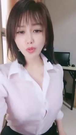 青岛淫妇第一人，【余君赴山海】，超骚御姐~!办公室 户外 车上跳蛋~漏水，玩得就是心跳和刺激 截图5
