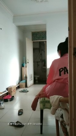 肉肉的表姐和苗条的闺蜜来我家做客 酒过三巡把骚货表姐给操了 表姐走后又把身材不错的闺蜜干了 真是性福的一天啊 截图12