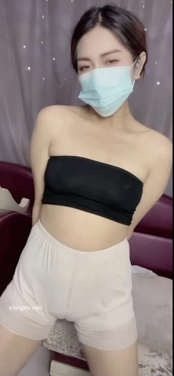 快手颜值御姐【阿燕(貂蝉姐姐)】激情裸舞，大尺度自慰，大胆掰逼 截图3