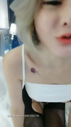 Babygaga网红脸短发妹子炮友啪啪，开档丝袜口交上位骑乘爆菊后入猛操 截图6